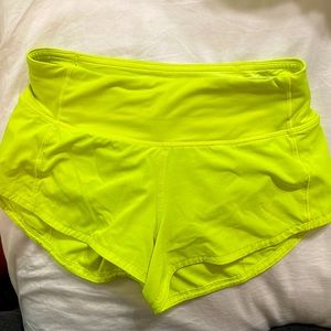 Lululemon Speed Up Low rise 2.5 inch short